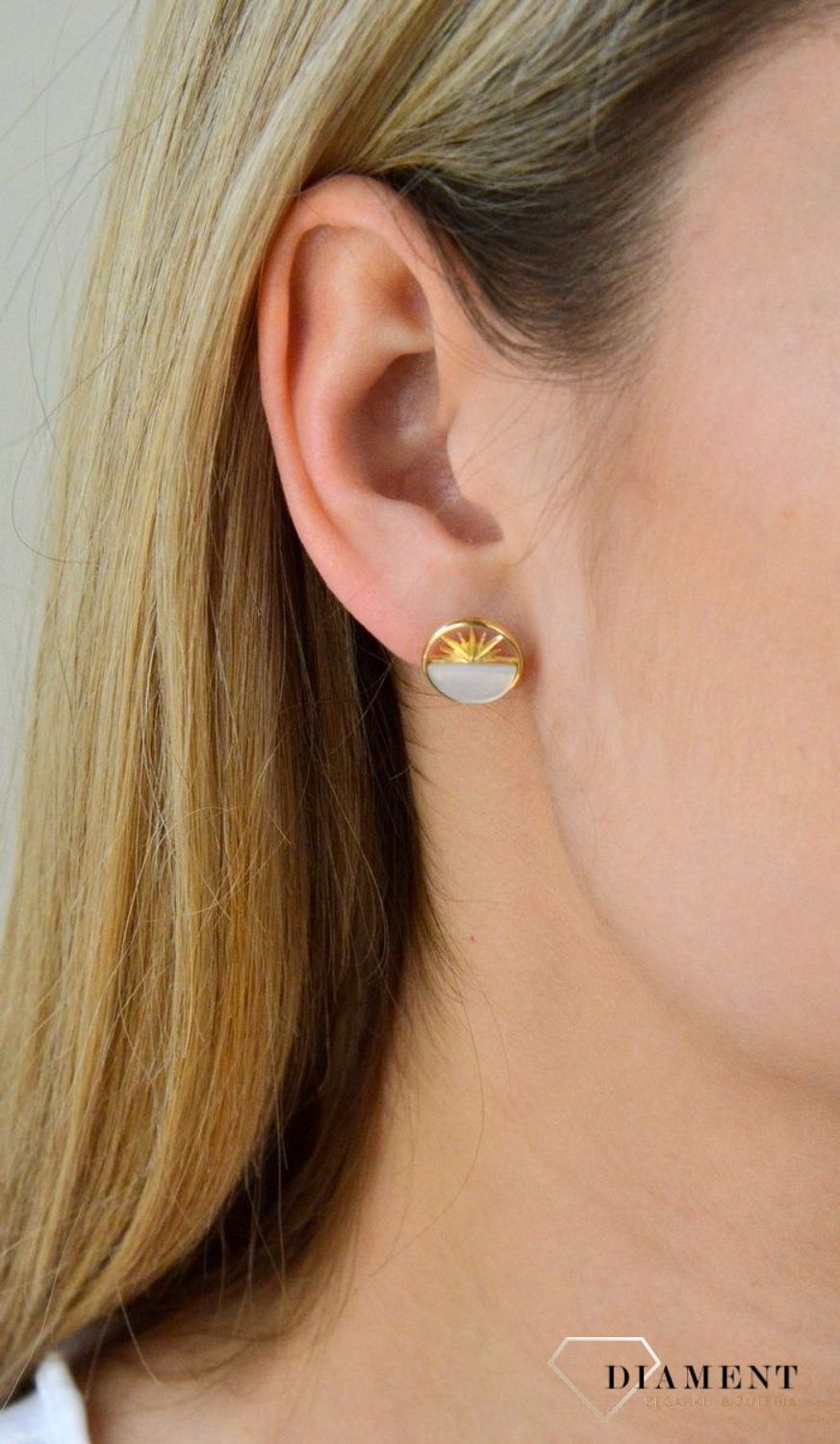 Kolczyki srebrne pozłacane słońce z masą perłową DZK417 MPB Z.  Kolczyki srebrne pozłacane. Kolczyki srebrne słońce. Kolczyki srebrne z masą perłową. Kolczyki srebrne idealne na.jpg